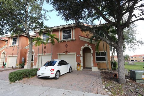 Townhouse in Miami, Florida 3 bedrooms, 158.86 sq.m. № 1982309