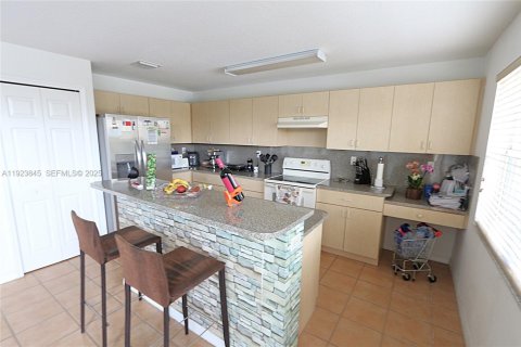 Townhouse in Miami, Florida 3 bedrooms, 158.86 sq.m. № 1982309 - photo 5