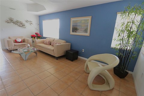 Townhouse in Miami, Florida 3 bedrooms, 158.86 sq.m. № 1982309 - photo 4