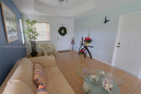 Townhouse in Miami, Florida 3 bedrooms, 158.86 sq.m. № 1982309 - photo 2