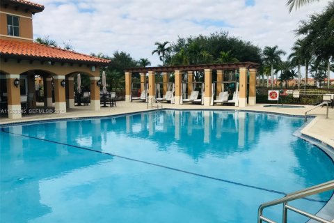 Townhouse in Miami, Florida 3 bedrooms, 158.86 sq.m. № 1982309 - photo 30