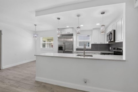 Condo in Delray Beach, Florida, 2 bedrooms  № 2269774 - photo 8
