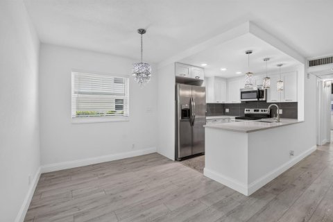 Condo in Delray Beach, Florida, 2 bedrooms  № 2269774 - photo 7
