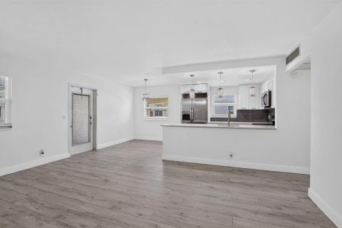 Condo in Delray Beach, Florida, 2 bedrooms  № 2269774 - photo 9