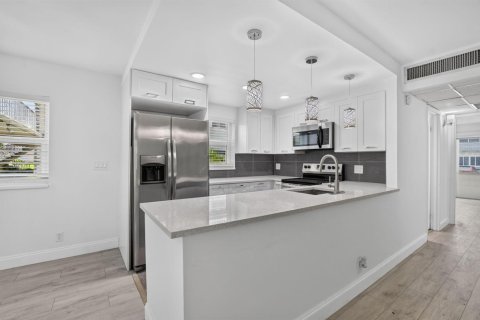 Condo in Delray Beach, Florida, 2 bedrooms  № 2269774 - photo 3