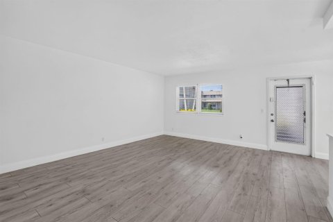Condo in Delray Beach, Florida, 2 bedrooms  № 2269774 - photo 11