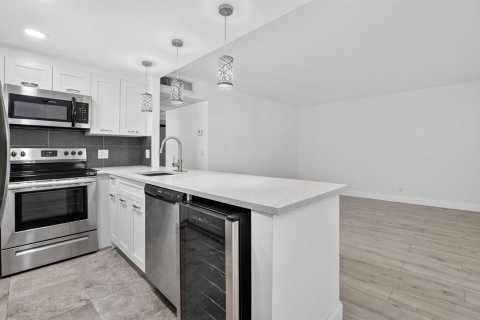 Condo in Delray Beach, Florida, 2 bedrooms  № 2269774 - photo 4