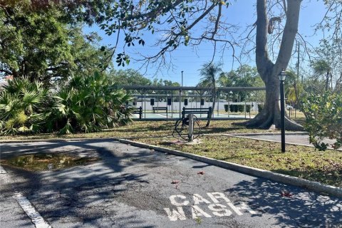 Condo in Kenneth City, Florida, 1 bedroom  № 1629425 - photo 15