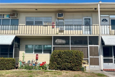 Condo in Kenneth City, Florida, 1 bedroom  № 1629425 - photo 1