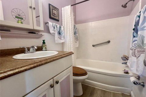 Condo in Kenneth City, Florida, 1 bedroom  № 1629425 - photo 11