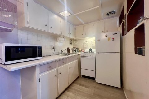 Condo in Kenneth City, Florida, 1 bedroom  № 1629425 - photo 10