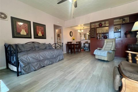 Condo in Kenneth City, Florida, 1 bedroom  № 1629425 - photo 6