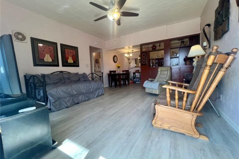 Condo in Kenneth City, Florida, 1 bedroom  № 1629425 - photo 5