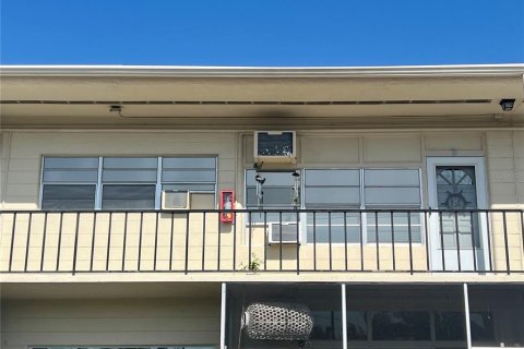 Condo in Kenneth City, Florida, 1 bedroom  № 1629425 - photo 2