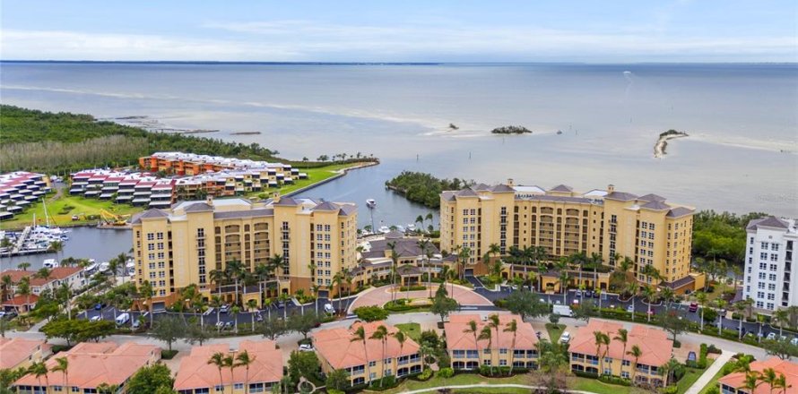 Condominio en Punta Gorda, Florida, 3 dormitorios № 1549567