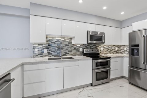 Купить кондоминиум в Авентура, Флорида 3 спальни, 173.73м2, № 2028514 - фото 9