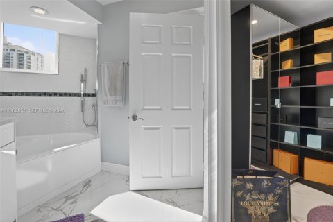 Купить кондоминиум в Авентура, Флорида 3 спальни, 173.73м2, № 2028514 - фото 24