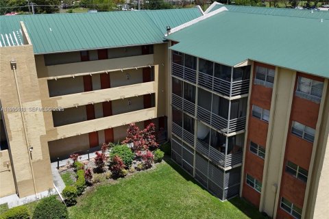 Купить кондоминиум в Лодердейл-Лейкс, Флорида 2 спальни, 102.19м2, № 2058146 - фото 6