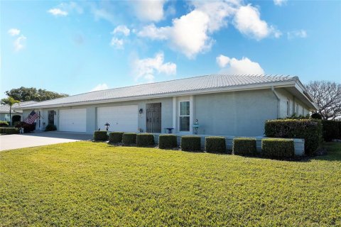House in Bradenton, Florida 2 bedrooms, 200.02 sq.m. № 2100873 - photo 2