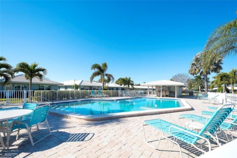 House in Bradenton, Florida 2 bedrooms, 200.02 sq.m. № 2100873 - photo 28