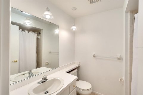 House in Bradenton, Florida 2 bedrooms, 200.02 sq.m. № 2100873 - photo 20