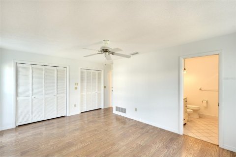 House in Bradenton, Florida 2 bedrooms, 200.02 sq.m. № 2100873 - photo 17