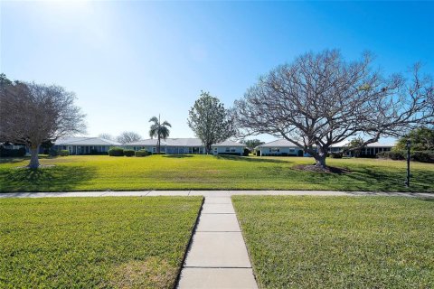 House in Bradenton, Florida 2 bedrooms, 200.02 sq.m. № 2100873 - photo 25