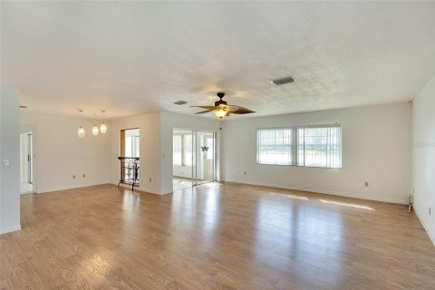 House in Bradenton, Florida 2 bedrooms, 200.02 sq.m. № 2100873 - photo 6