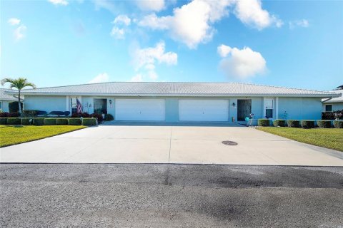 House in Bradenton, Florida 2 bedrooms, 200.02 sq.m. № 2100873