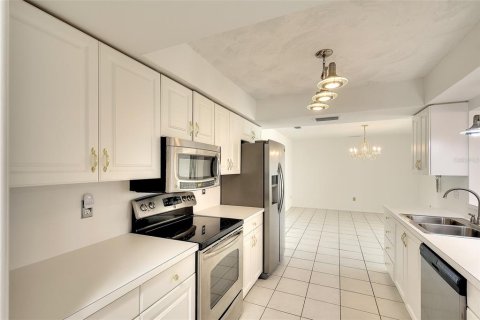 House in Bradenton, Florida 2 bedrooms, 200.02 sq.m. № 2100873 - photo 10