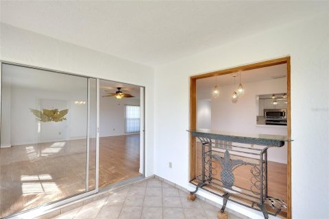 House in Bradenton, Florida 2 bedrooms, 200.02 sq.m. № 2100873 - photo 15