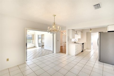 House in Bradenton, Florida 2 bedrooms, 200.02 sq.m. № 2100873 - photo 11