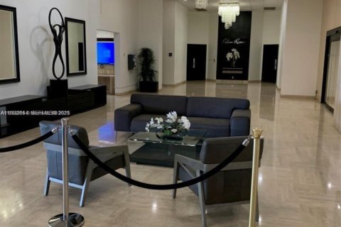 Condo in Hallandale Beach, Florida, 1 bedroom  № 2082803 - photo 14