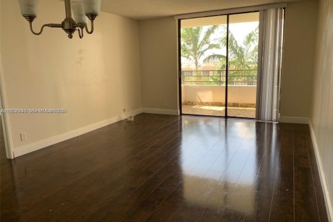 Condo in Hallandale Beach, Florida, 1 bedroom  № 2082803 - photo 3
