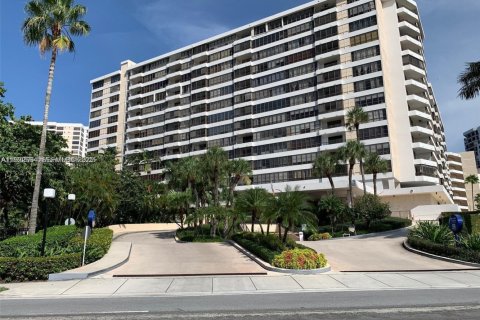 Condo in Hallandale Beach, Florida, 1 bedroom  № 2082803