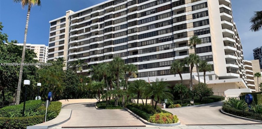 Condo in Hallandale Beach, Florida, 1 bedroom  № 2082803