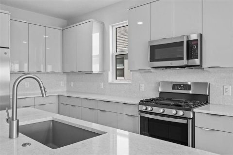 House in Sarasota, Florida 4 bedrooms, 211.17 sq.m. № 1566228 - photo 13