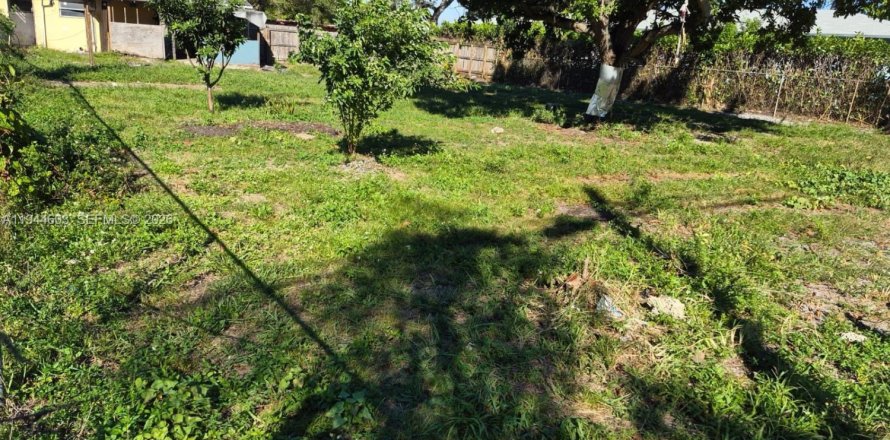 House in West Park, Florida 2 bedrooms, 76.92 sq.m. № 2000938