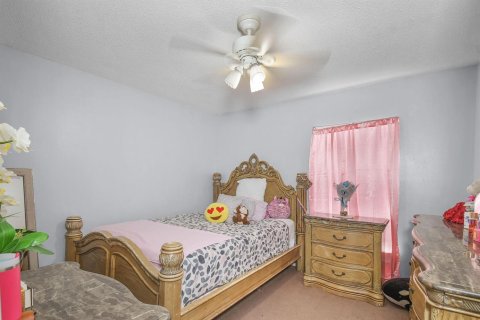 Villa ou maison à vendre à Port St. Lucie, Floride: 4 chambres, 205.13 m2 № 2146822 - photo 12