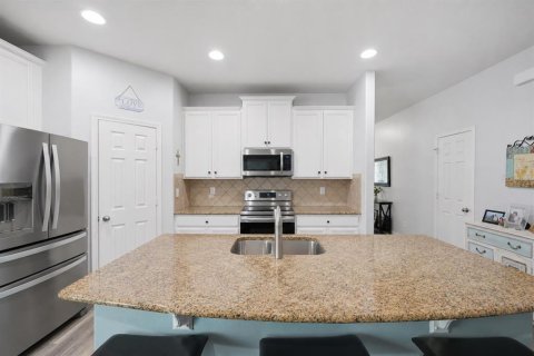 House in Lutz, Florida 3 bedrooms, 171.96 sq.m. № 2226264 - photo 9