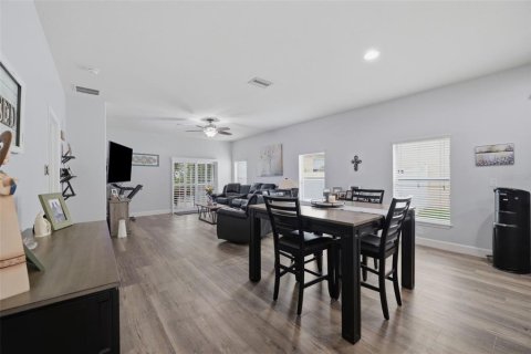 House in Lutz, Florida 3 bedrooms, 171.96 sq.m. № 2226264 - photo 11