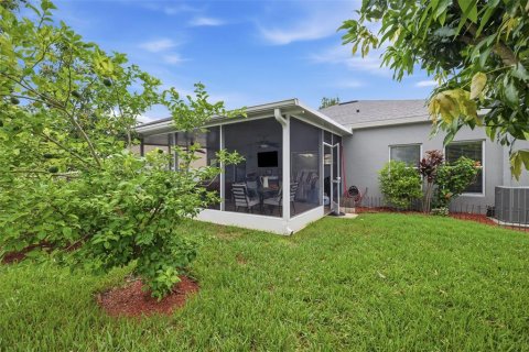 House in Lutz, Florida 3 bedrooms, 171.96 sq.m. № 2226264 - photo 30