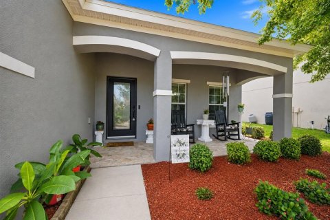 House in Lutz, Florida 3 bedrooms, 171.96 sq.m. № 2226264 - photo 2