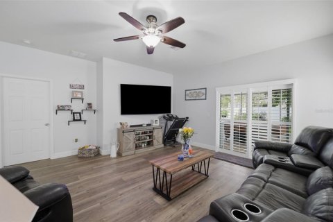 House in Lutz, Florida 3 bedrooms, 171.96 sq.m. № 2226264 - photo 12