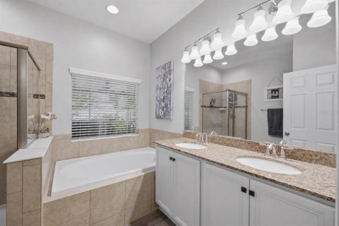 House in Lutz, Florida 3 bedrooms, 171.96 sq.m. № 2226264 - photo 18
