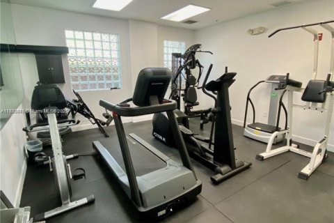 Condominio en alquiler en Miami, Florida, 1 dormitorio, 80.82 m2 № 1944820 - foto 17