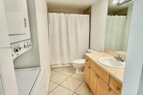 Condominio en alquiler en Miami, Florida, 1 dormitorio, 80.82 m2 № 1944820 - foto 5