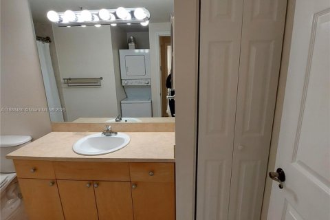 Condominio en alquiler en Miami, Florida, 1 dormitorio, 80.82 m2 № 1944820 - foto 23