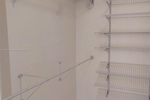 Condominio en alquiler en Miami, Florida, 1 dormitorio, 80.82 m2 № 1944820 - foto 8