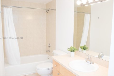 Condominio en alquiler en Miami, Florida, 1 dormitorio, 80.82 m2 № 1944820 - foto 6